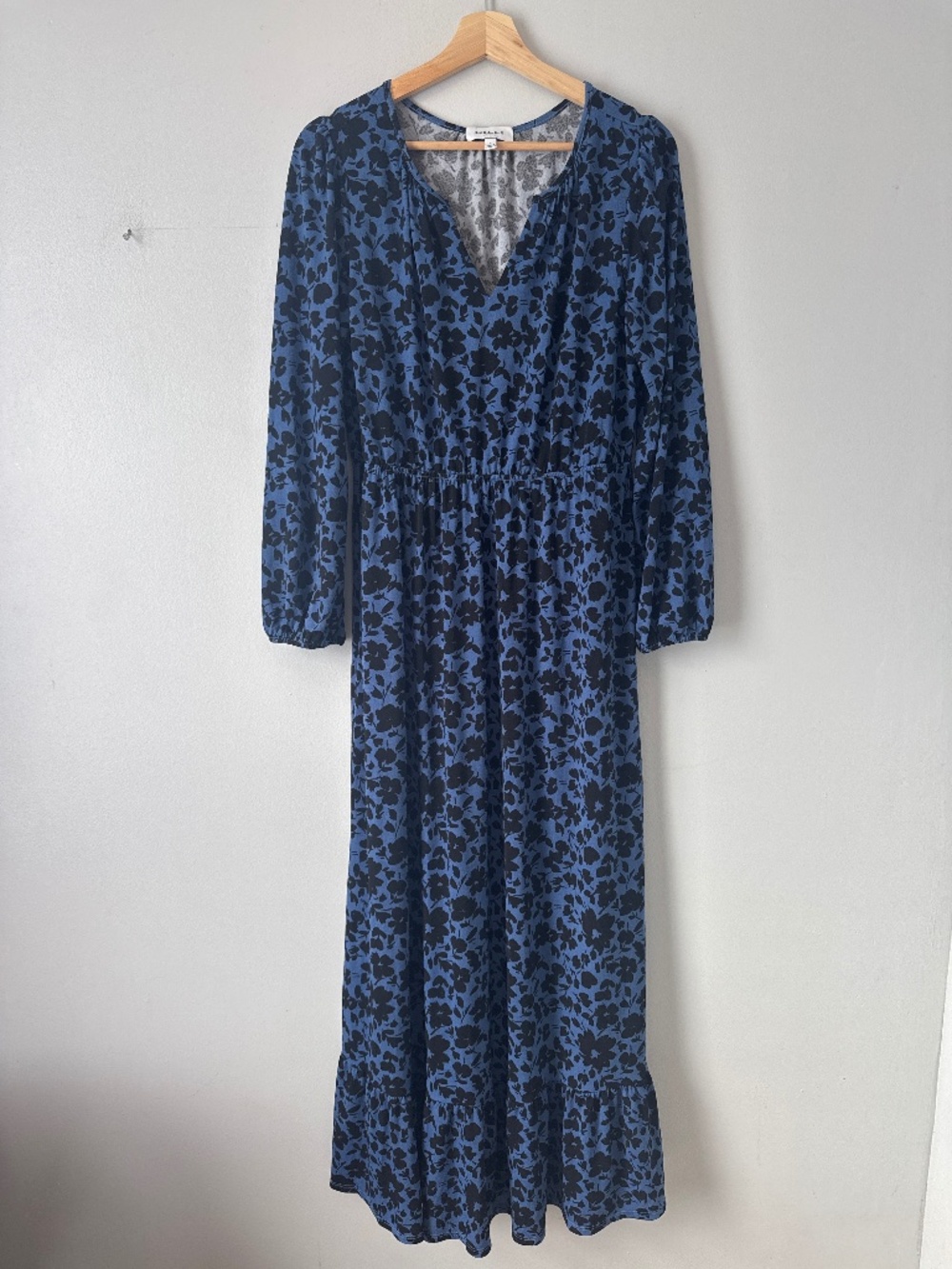 GILLI Ari Smocked Waist Long Sleeve Maxi Dress
